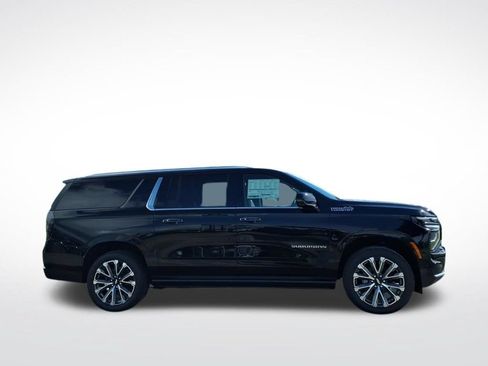 New 2026 Chevrolet Suburban High Country AWD/4WD image 2