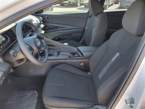 Used 2025 Hyundai Elantra Sport image 10
