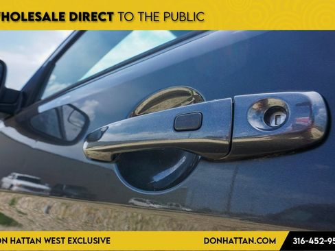 Used 2019 Ford Explorer XLT image 36