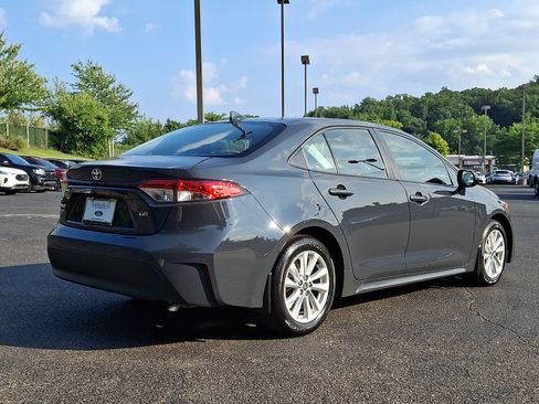 Used 2025 Toyota Corolla LE w/ LE Premium Package FWD image 6