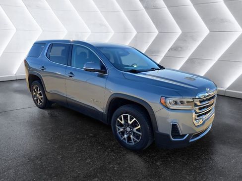 Used 2023 GMC Acadia SLE image 3