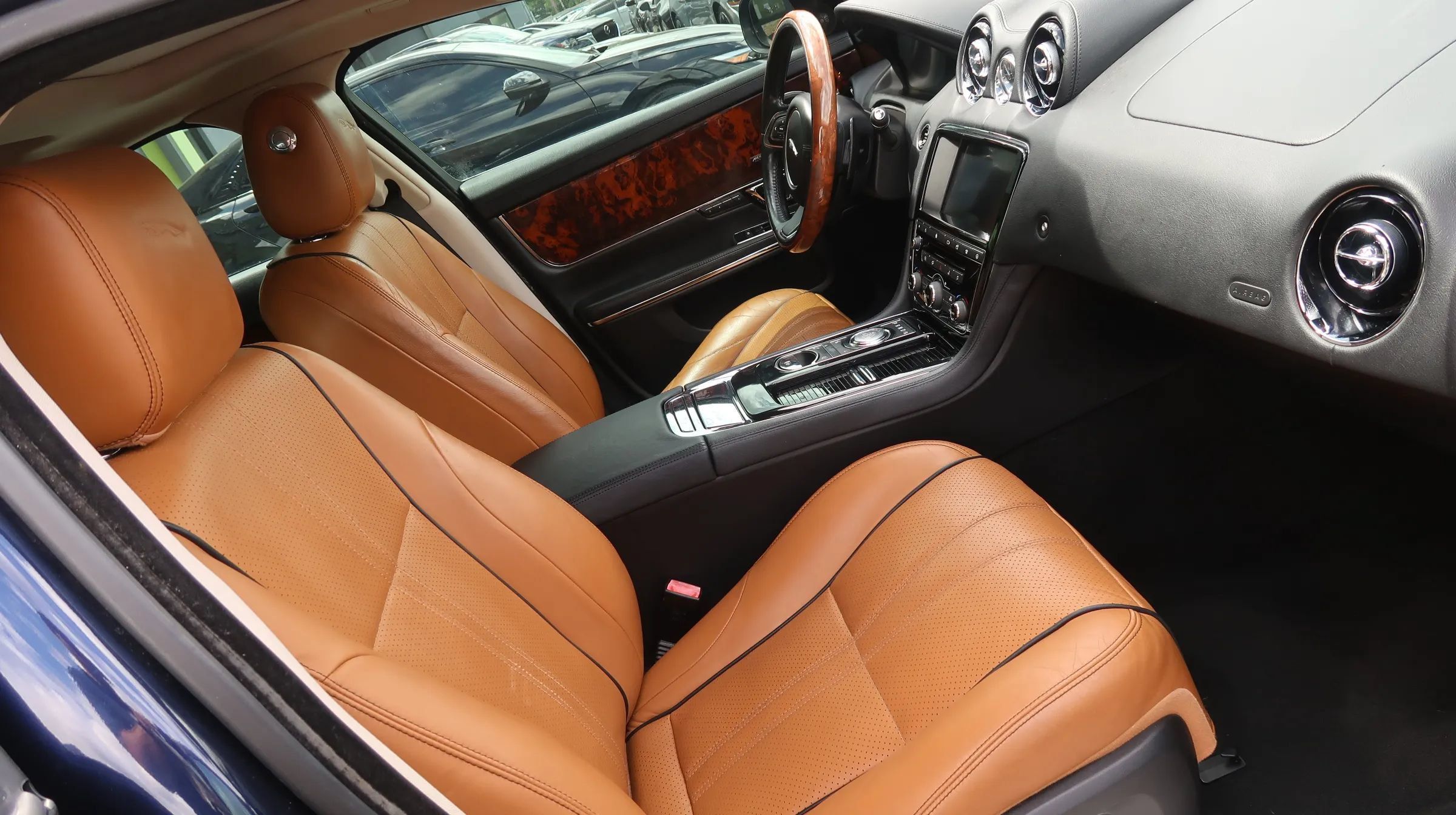 Used 2016 Jaguar XJ R-Sport RWD image 25