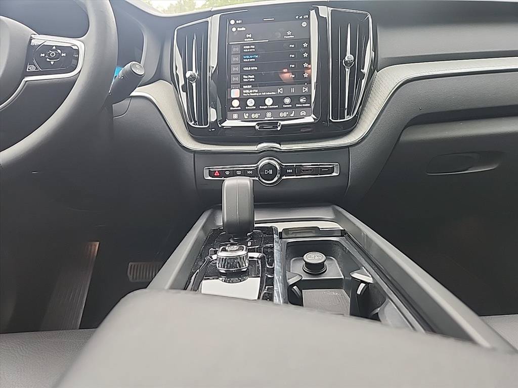 Certified 2025 Volvo XC60 B5 Plus w/ Climate Package AWD/4WD image 31