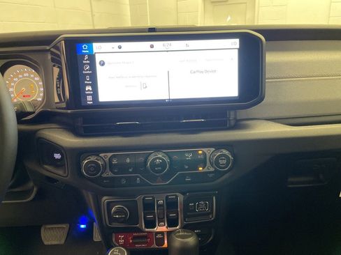 New 2025 Jeep Gladiator Willys image 12