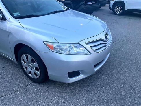 Used 2010 Toyota Camry LE image 5
