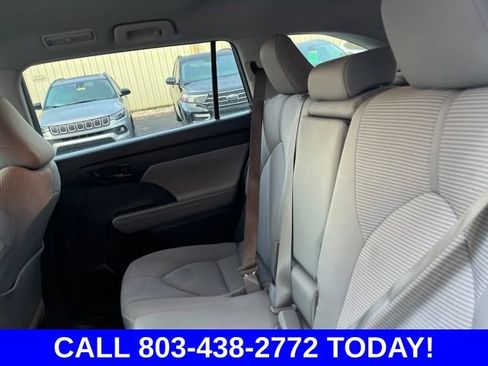 Used 2024 Toyota Highlander LE FWD image 13