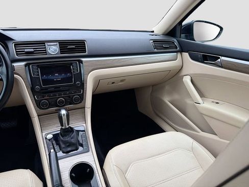 Used 2017 Volkswagen Passat 1.8T SE image 23