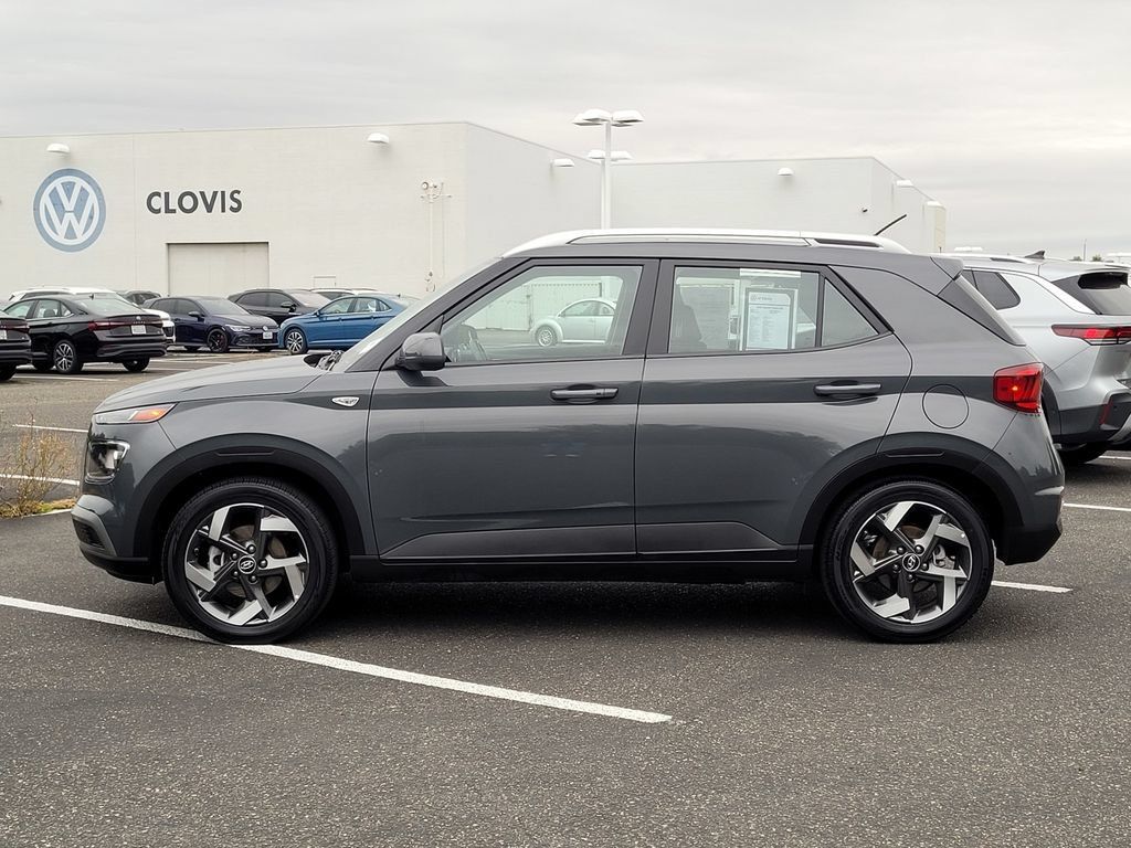Used 2025 Hyundai Venue SEL FWD image 9