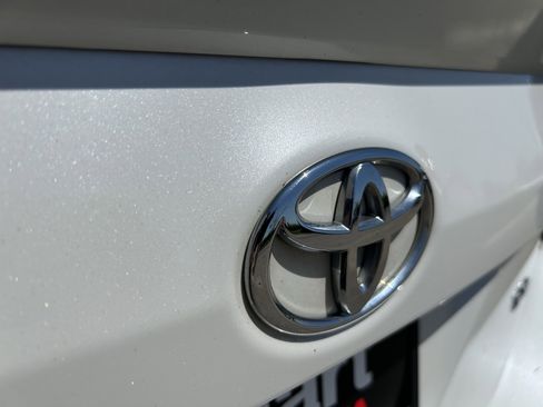 Used 2017 Toyota Corolla SE FWD image 7