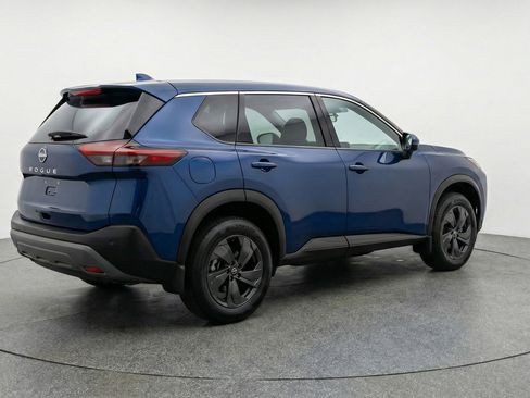 Used 2025 Nissan Rogue SV image 9