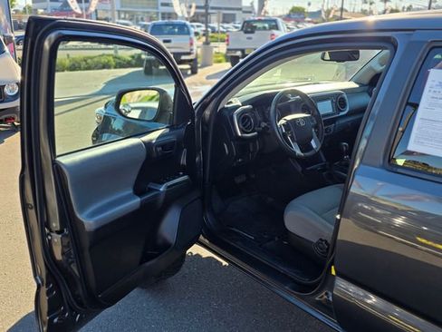 Used 2017 Toyota Tacoma SR5 image 36