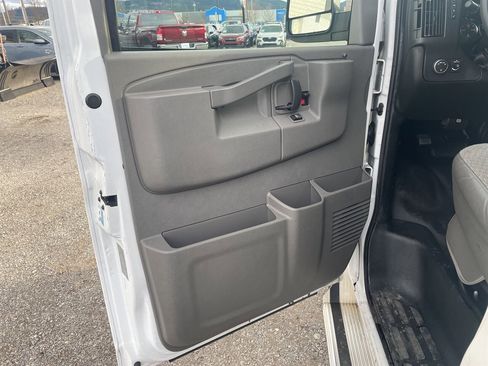 Used 2016 Chevrolet Express 2500 LT w/ LT Preferred Equipment Group image 12