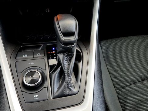 Certified 2024 Toyota RAV4 LE AWD/4WD image 28