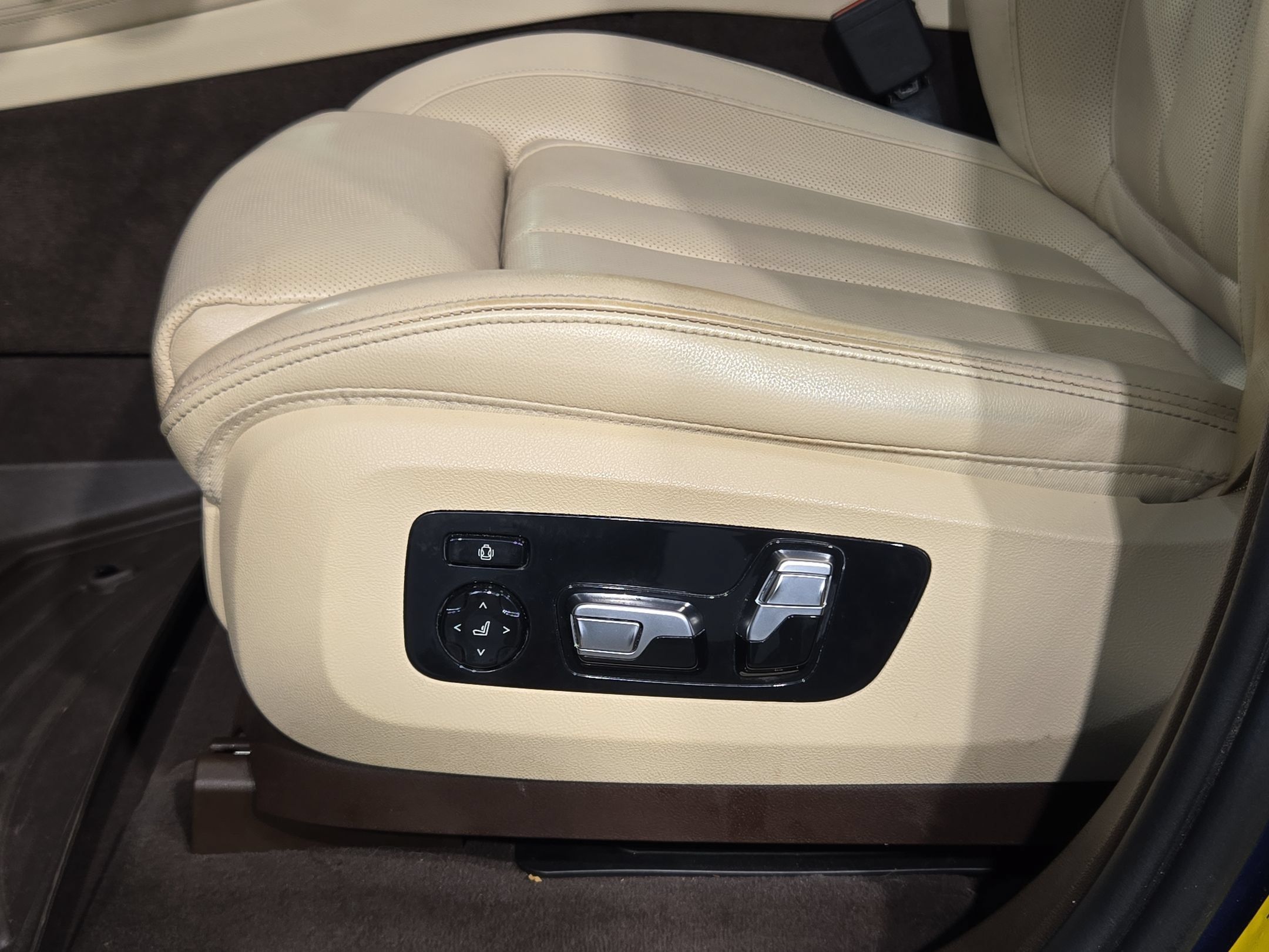 Used 2019 BMW X7 xDrive40i w/ Premium Package AWD/4WD image 23