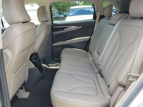 Certified 2022 Lincoln Nautilus FWD w/ Premium Package image 8