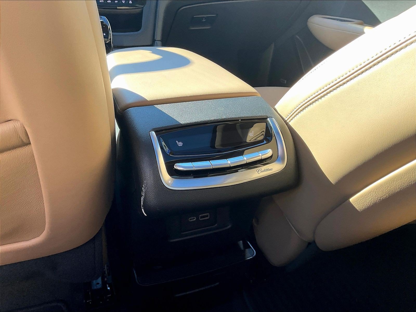 Used 2025 Cadillac XT6 Premium Luxury w/ Platinum Package FWD image 12