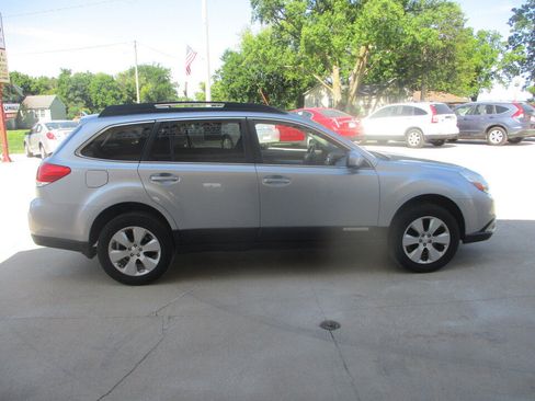 Used 2012 Subaru Outback 2.5i Premium w/ All-Weather Pkg AWD/4WD image 2