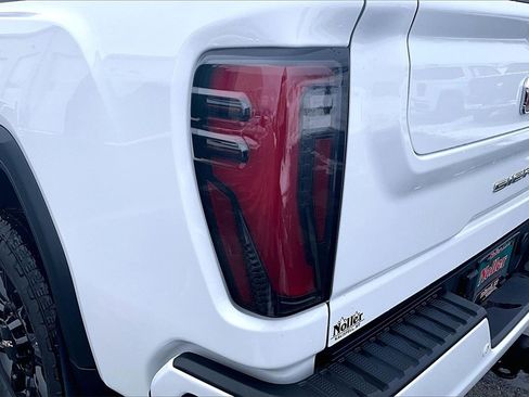 Used 2025 GMC Sierra 3500 AT4 image 31