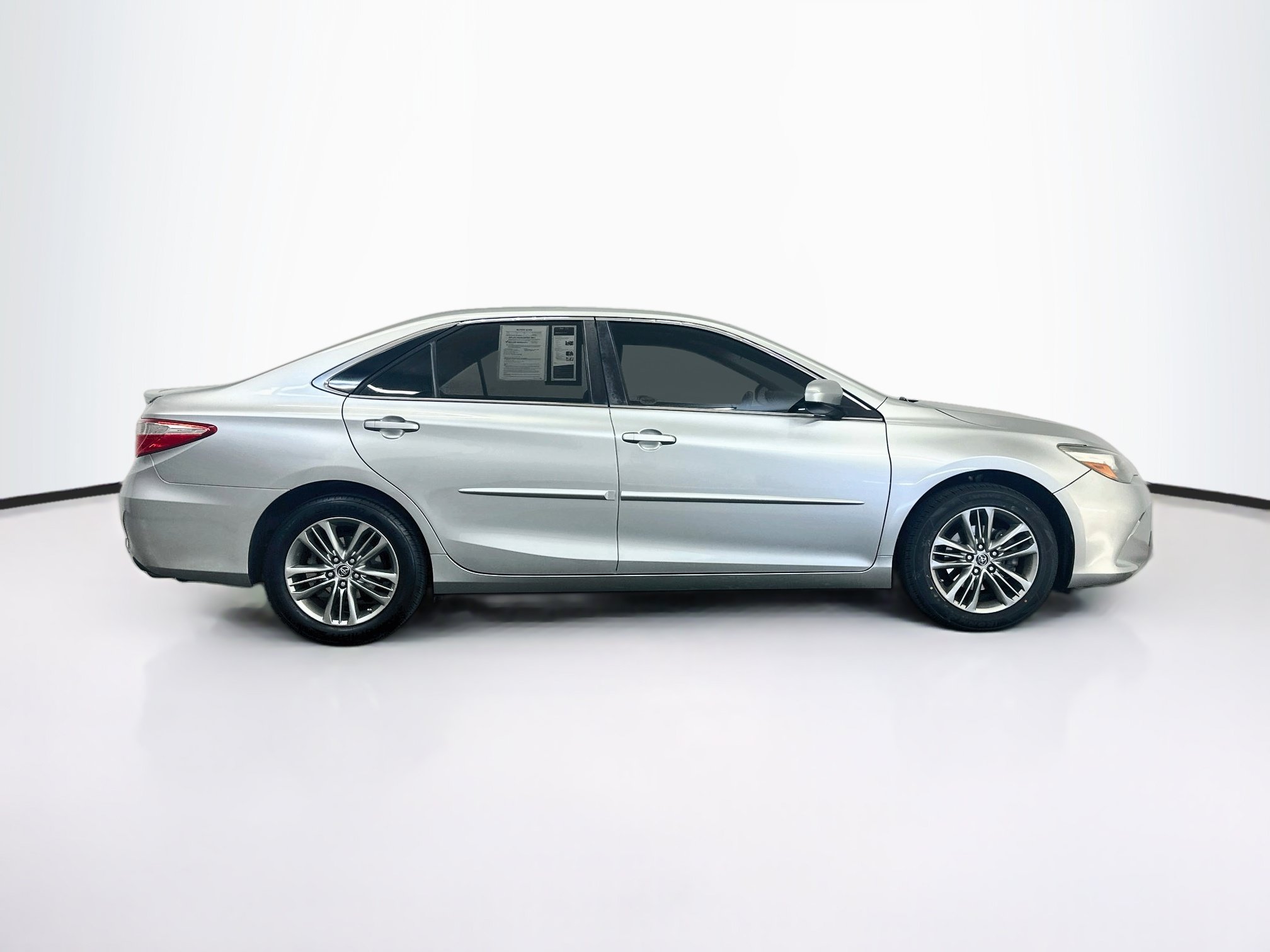 Used 2015 Toyota Camry SE FWD image 10