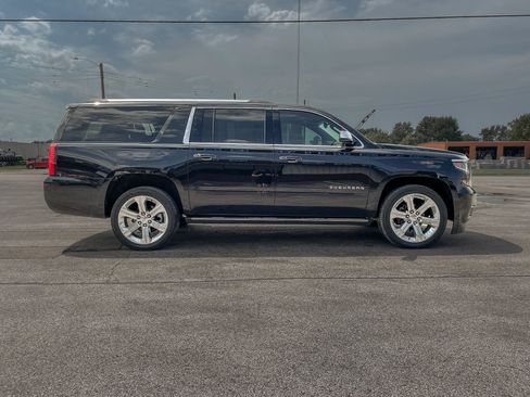 Used 2018 Chevrolet Suburban Premier AWD/4WD image 8