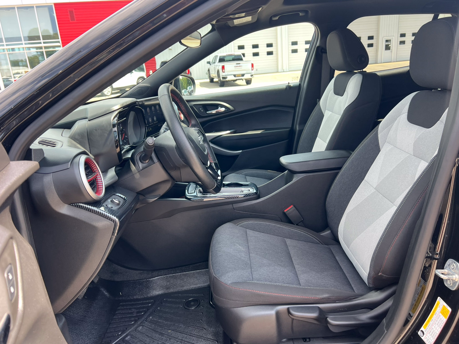 Certified 2024 Chevrolet Trax RS w/ Sunroof Package FWD image 5