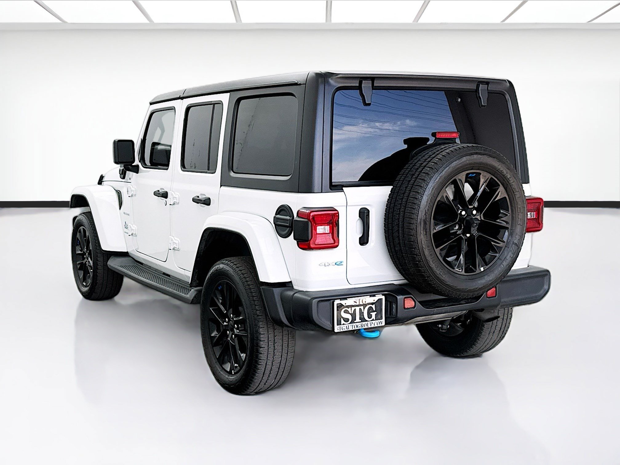 Used 2023 Jeep Wrangler Unlimited Sahara AWD/4WD image 6