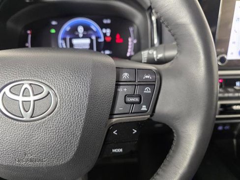 Used 2025 Toyota Camry LE w/ Convenience Package image 28