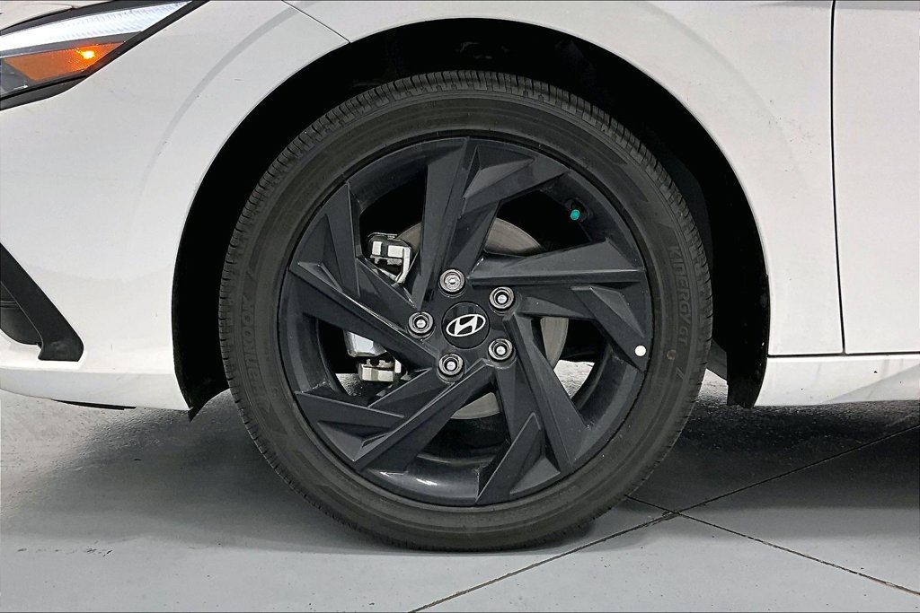 New 2026 Hyundai Elantra SEL FWD image 28