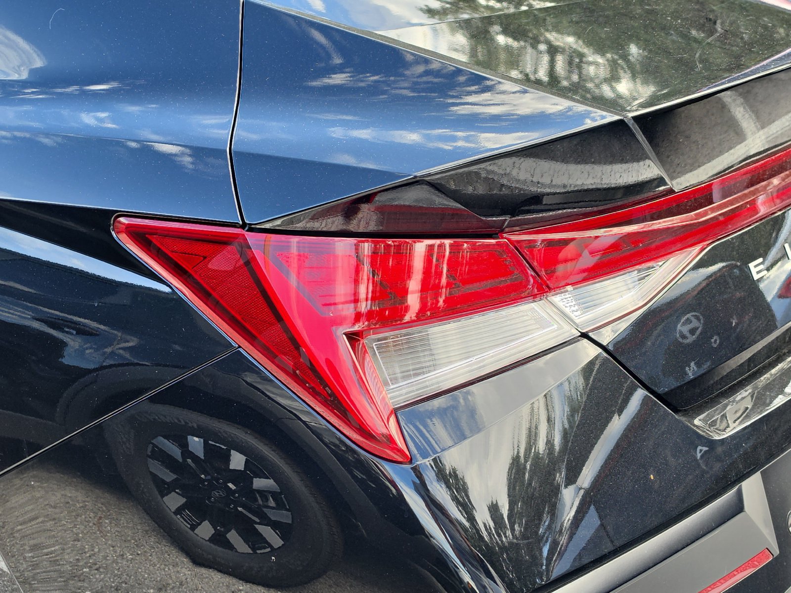 Used 2024 Hyundai Elantra Limited FWD image 10