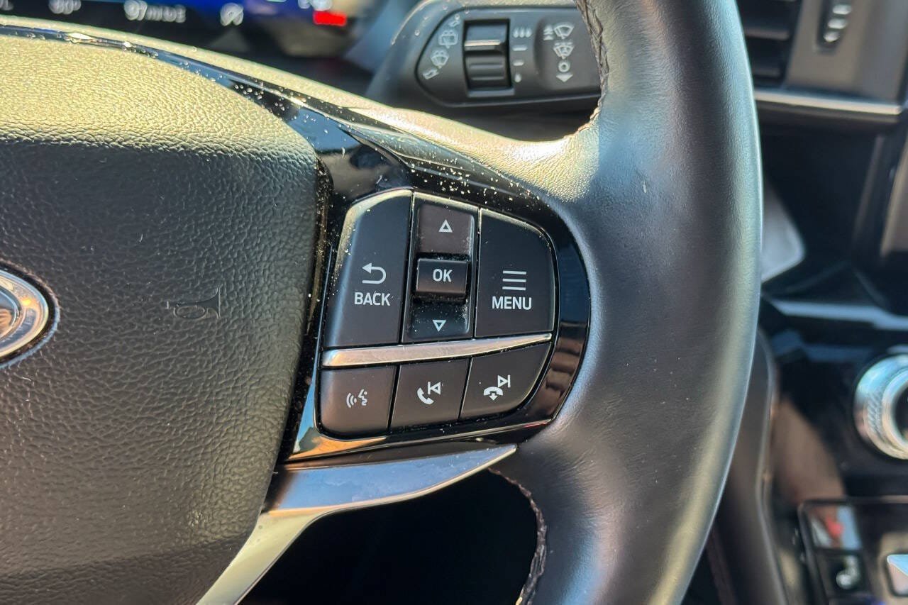Used 2023 Ford Explorer Platinum w/ Technology Package AWD/4WD image 28