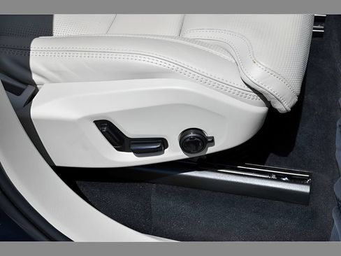 Certified 2024 Volvo XC90 B6 Ultimate w/ Protection Package Premier AWD/4WD image 34