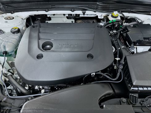 Used 2025 Volvo XC40 B5 Plus image 35