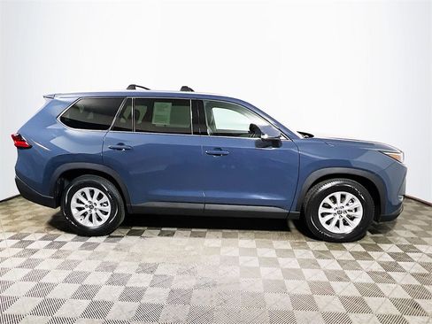 Certified 2024 Toyota Grand Highlander XLE image 9