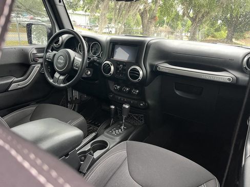 Used 2015 Jeep Wrangler Unlimited Sahara w/ Max Tow Package AWD/4WD image 7