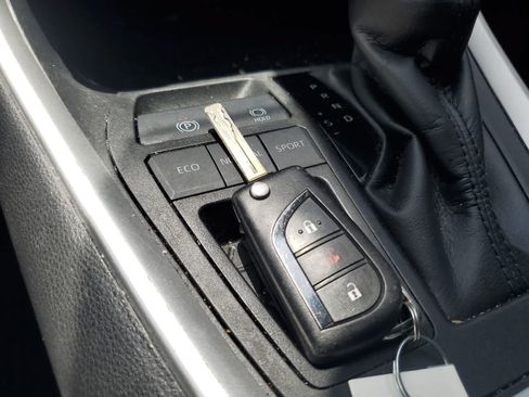 Used 2022 Toyota RAV4 LE FWD image 34