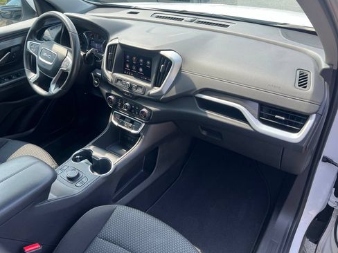 Used 2024 GMC Terrain SLE w/ Driver Convenience Package FWD image 22