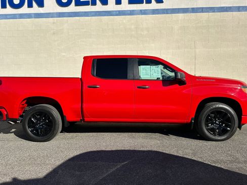 Used 2022 Chevrolet Silverado 1500 Custom image 3