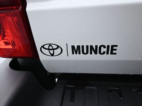 Used 2022 Ford F250 Lariat w/ Chrome Package image 36