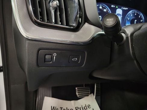 Used 2019 Volvo XC60 T5 R-Design image 23