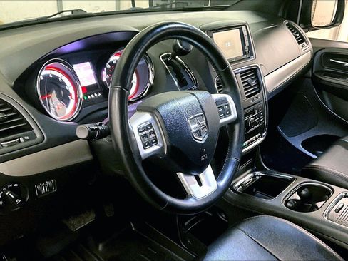 Used 2019 Dodge Grand Caravan GT image 12