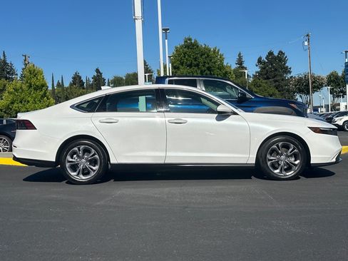 Used 2023 Honda Accord EX image 8