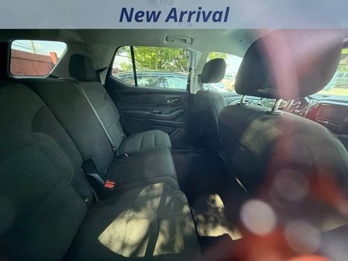 Used 2021 Chevrolet Traverse LS FWD image 4