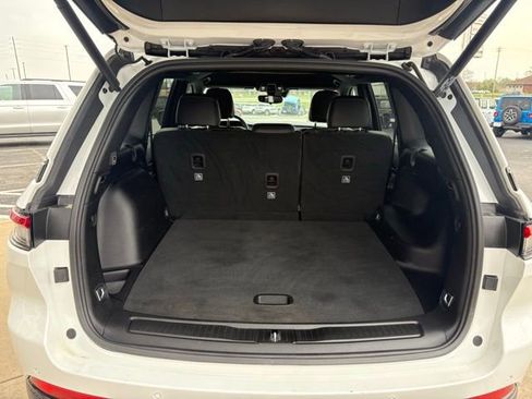 Certified 2024 Jeep Grand Cherokee Altitude image 20