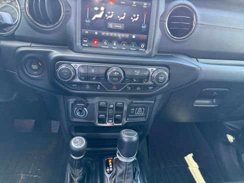 Used 2021 Jeep Gladiator Overland AWD/4WD image 17