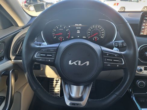 Used 2023 Kia Stinger GT2 image 9
