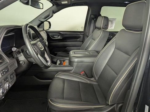 Used 2023 GMC Yukon SLT w/ SLT Premium Package image 14
