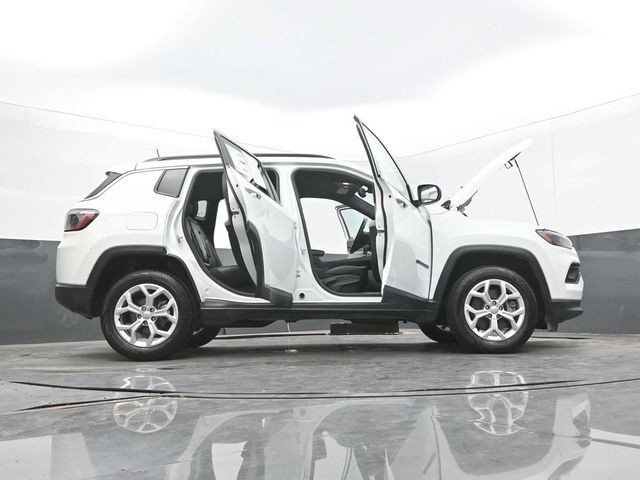 Used 2024 Jeep Compass Latitude AWD/4WD image 69