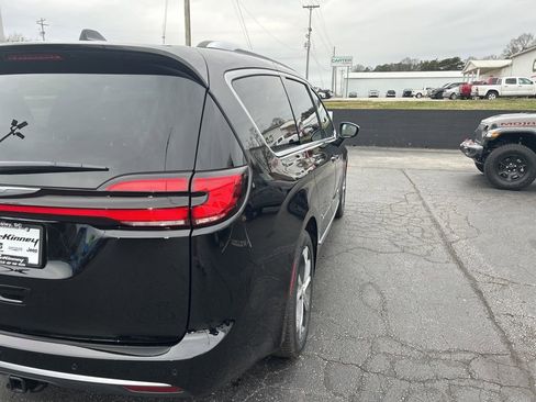 New 2026 Chrysler Pacifica Pinnacle w/ Trailer Tow Group FWD image 7