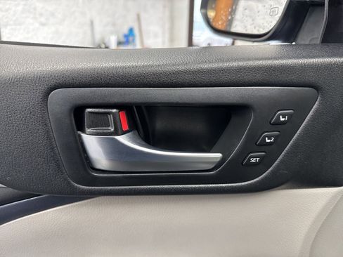 Used 2018 Toyota Highlander Limited Platinum image 38