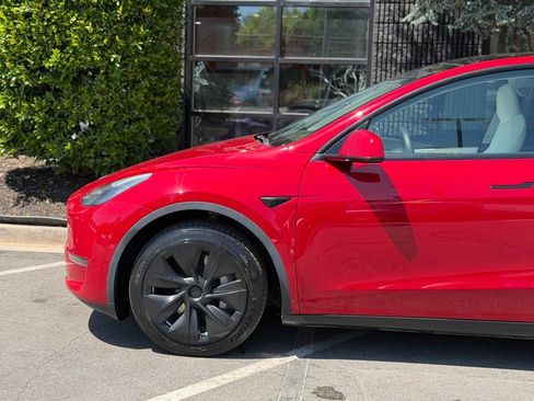 Used 2021 Tesla Model Y AWD image 10